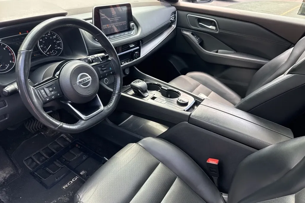 2021 Nissan Rogue SV photo 1
