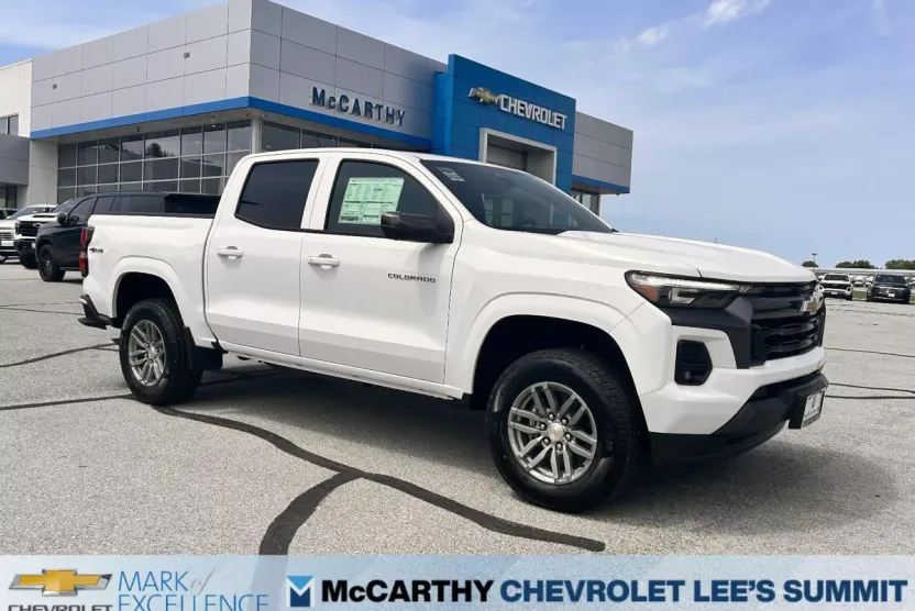 2026 Chevrolet Colorado LT photo 1