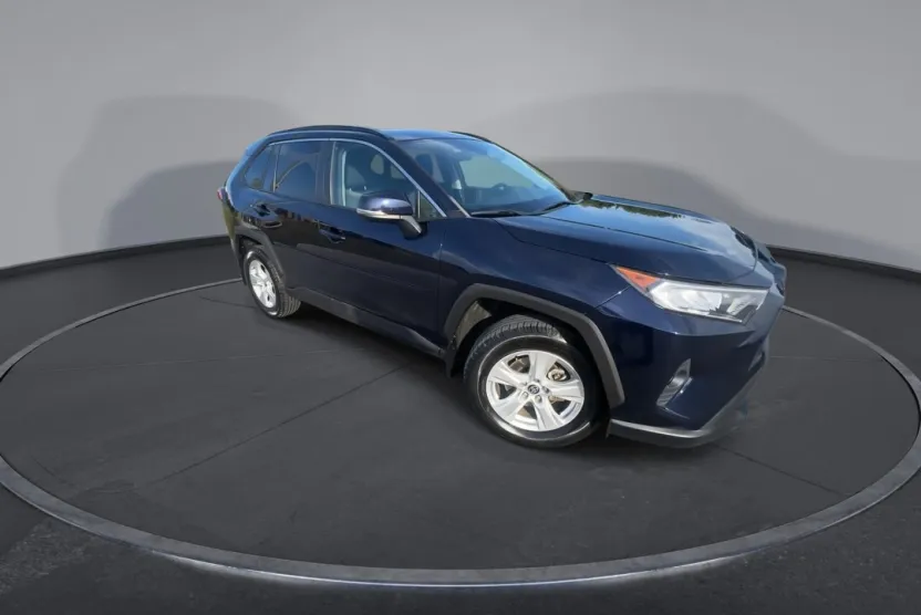 2021 Toyota RAV4 XLE photo 1