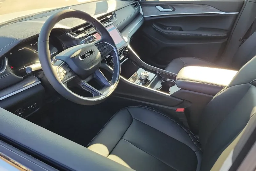 2025 Jeep Grand Cherokee Limited photo 1