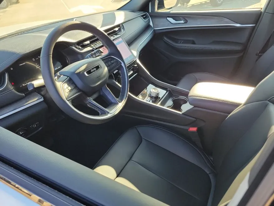 2025 Jeep Grand Cherokee Limited photo 1