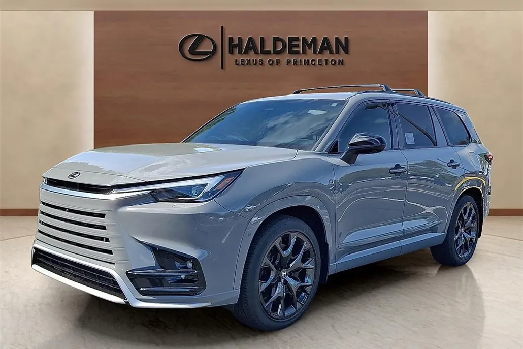 2026 Lexus TX 500h photo 1
