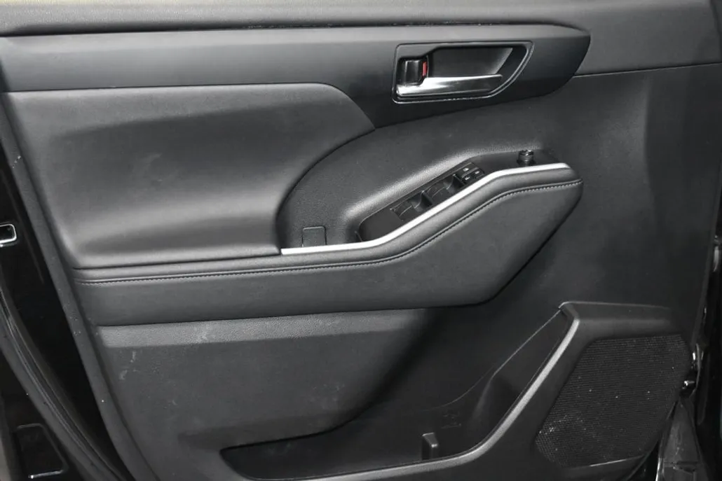 2023 Toyota Highlander Sport photo 1