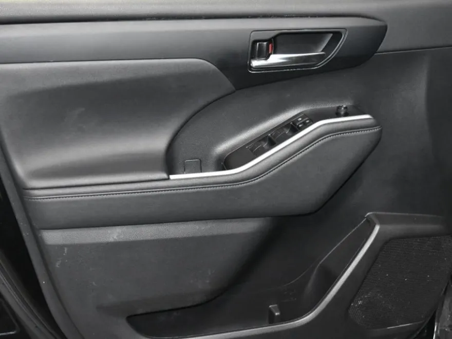 2023 Toyota Highlander Sport photo 1