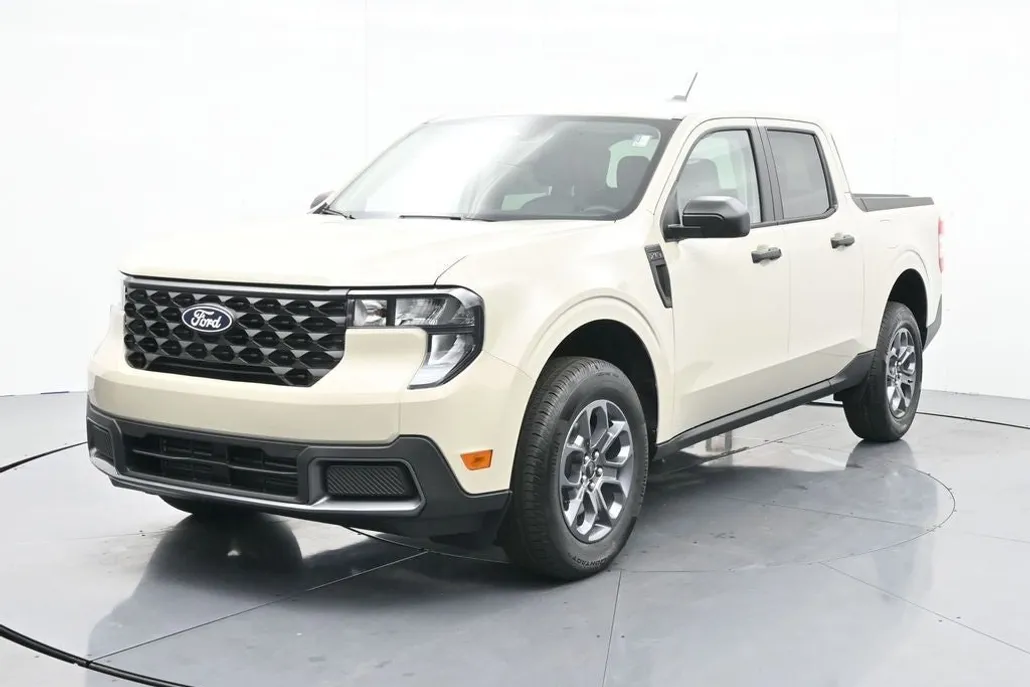 2025 Ford Maverick XLT photo 1