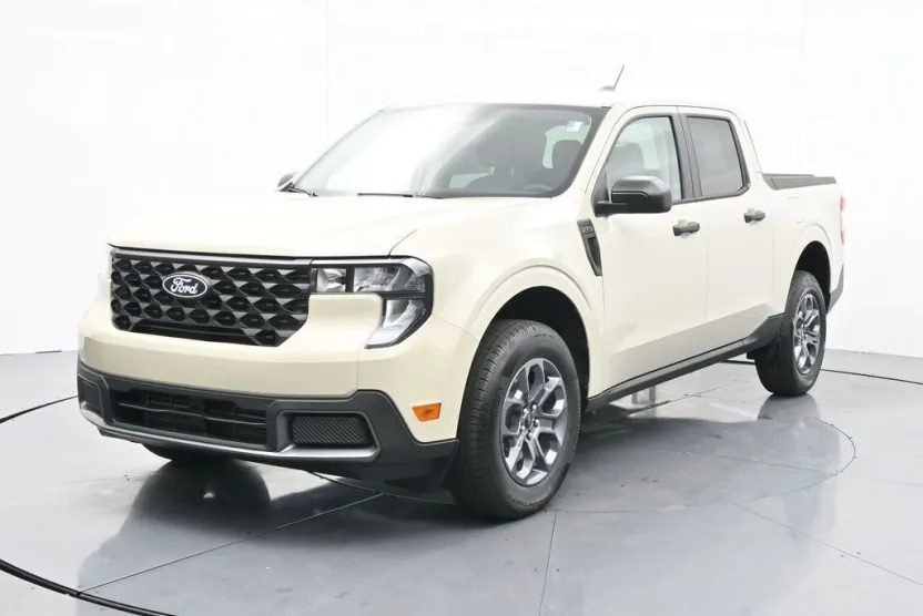 2025 Ford Maverick XLT photo 1