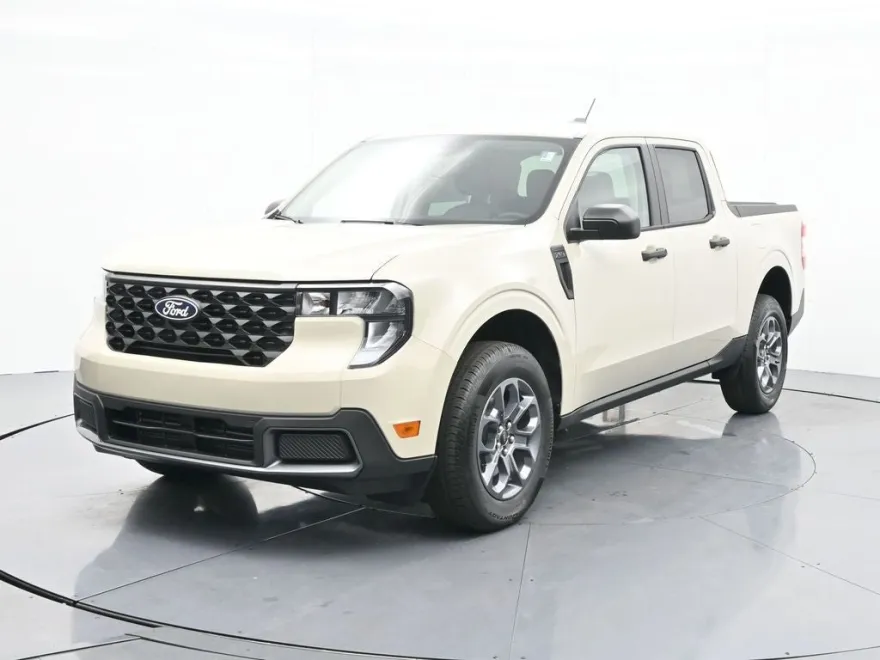 2025 Ford Maverick XLT photo 1
