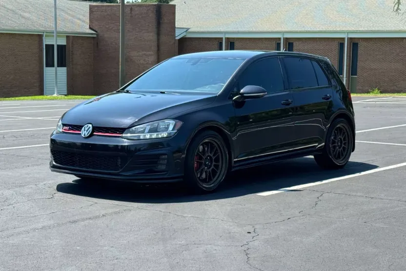 2021 Volkswagen Golf GTI photo 1