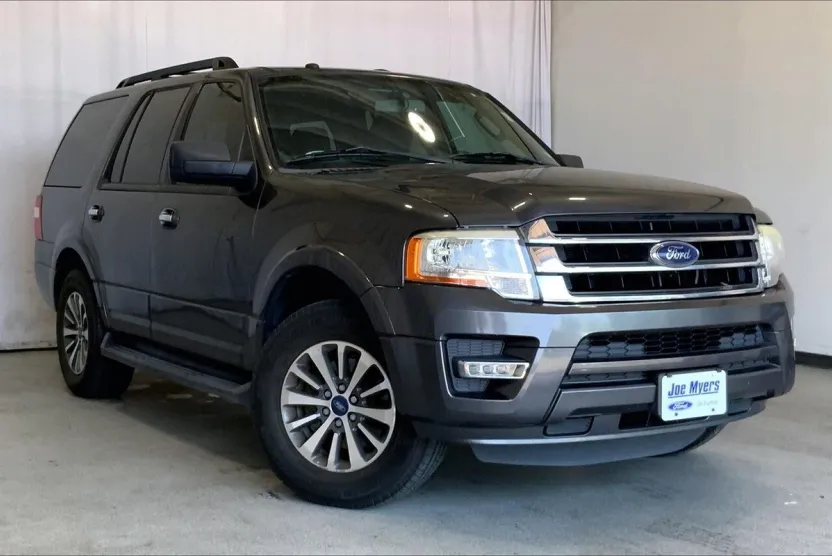 2017 Ford Expedition XLT photo 1