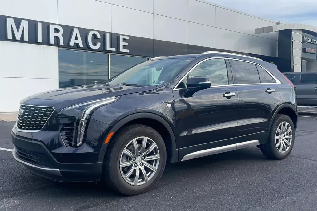 2023 Cadillac XT4 Premium Luxury photo 1