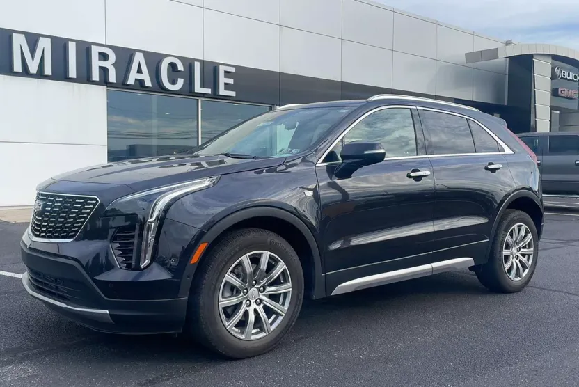 2023 Cadillac XT4 Premium Luxury photo 1