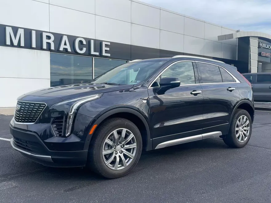 2023 Cadillac XT4 Premium Luxury photo 1