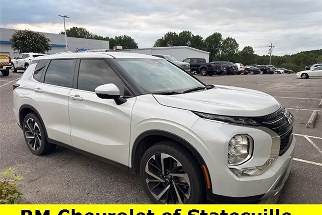2023 Mitsubishi Outlander SE 2.5 photo 1