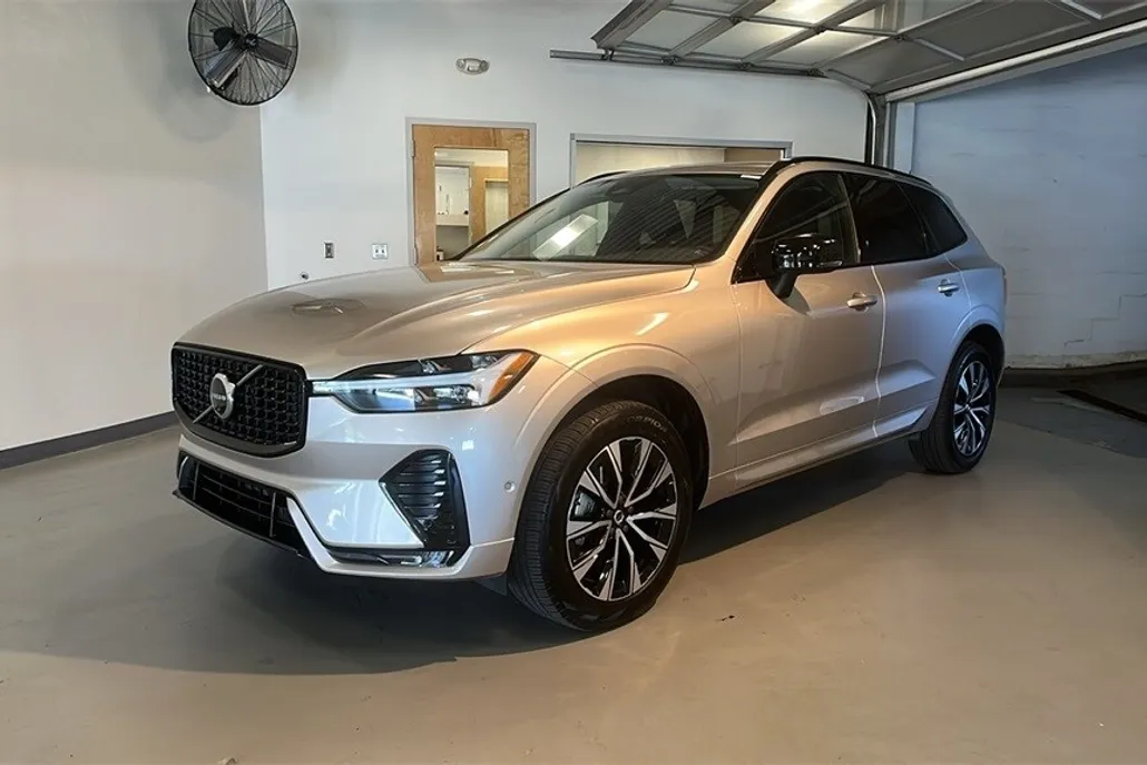 2025 Volvo XC60 B5 Plus photo 1