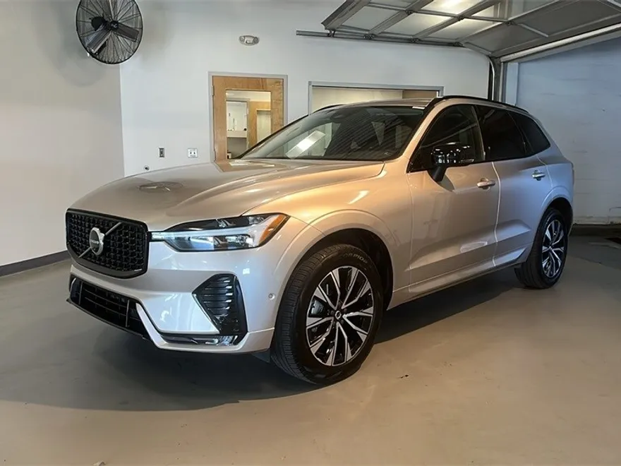 2025 Volvo XC60 B5 Plus photo 1