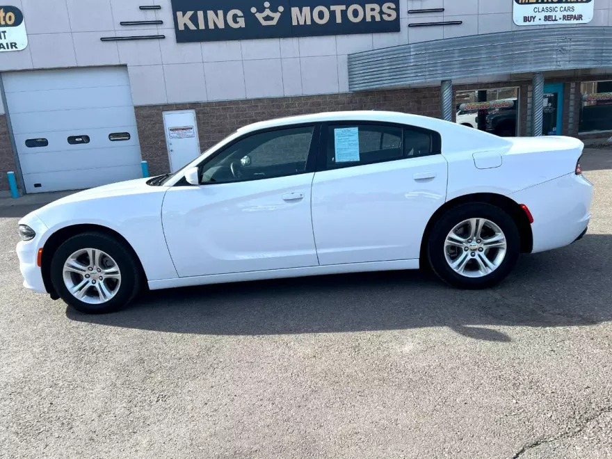 2022 Dodge Charger SXT photo 2