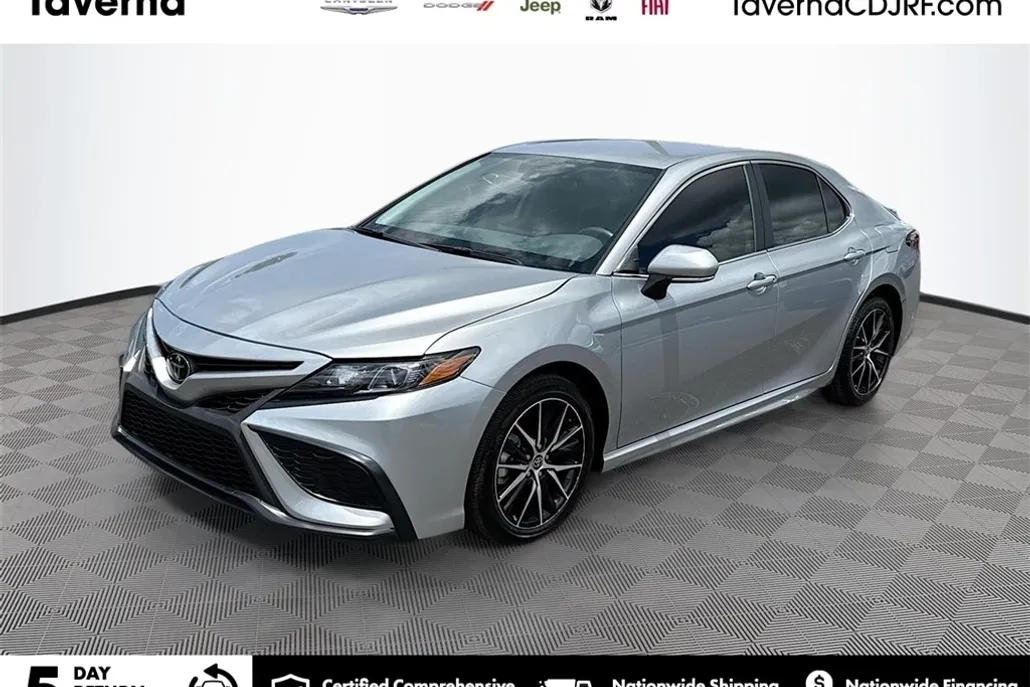 2024 Toyota Camry SE photo 1
