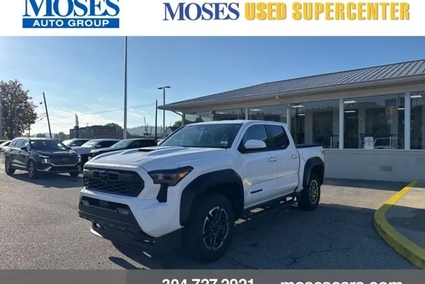 2024 Toyota Tacoma TRD Sport photo 1