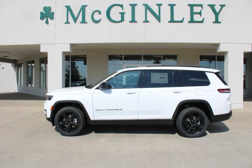 2025 Jeep Grand Cherokee Altitude photo 1