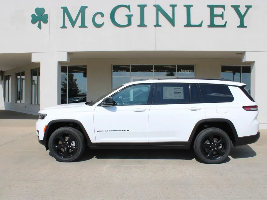 2025 Jeep Grand Cherokee Altitude photo 1