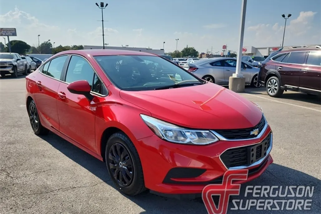 2018 Chevrolet Cruze LS photo 1