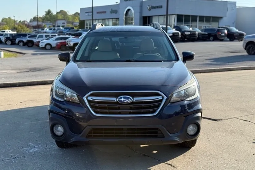 2018 Subaru Outback 2.5i Premium photo 1