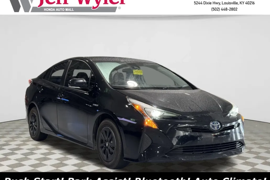 2017 Toyota Prius Four photo 1