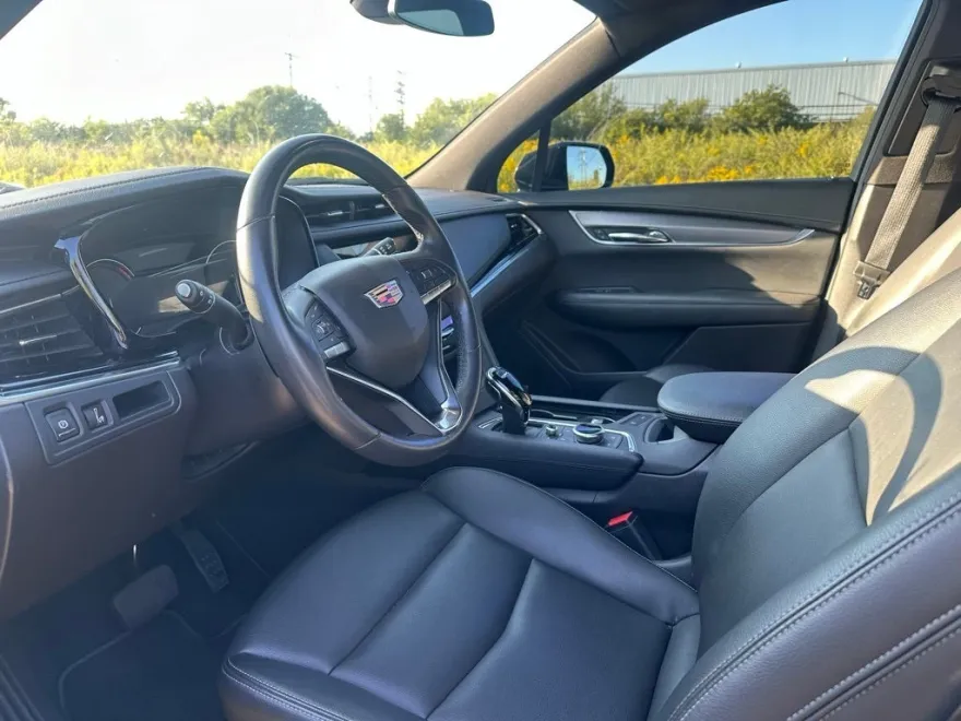 2023 Cadillac XT6 Luxury photo 1