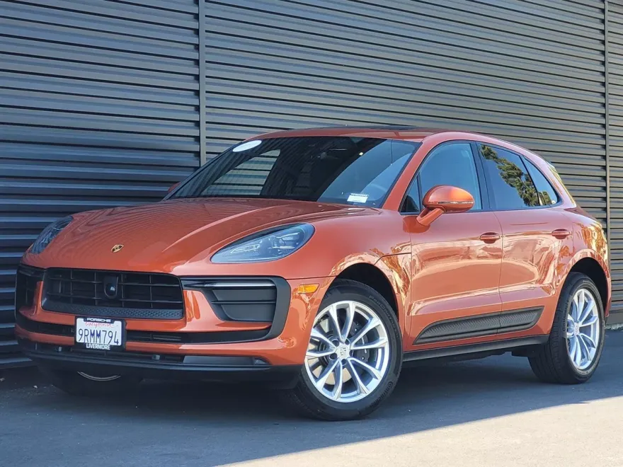 2025 Porsche Macan T photo 1