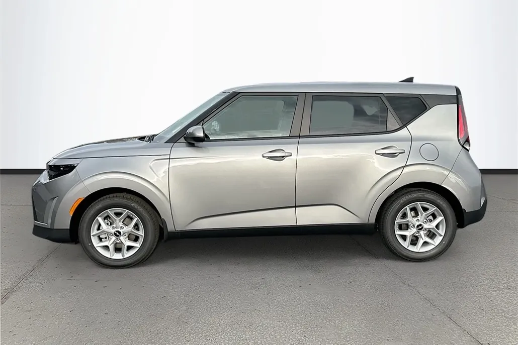2025 Kia Soul LX photo 1