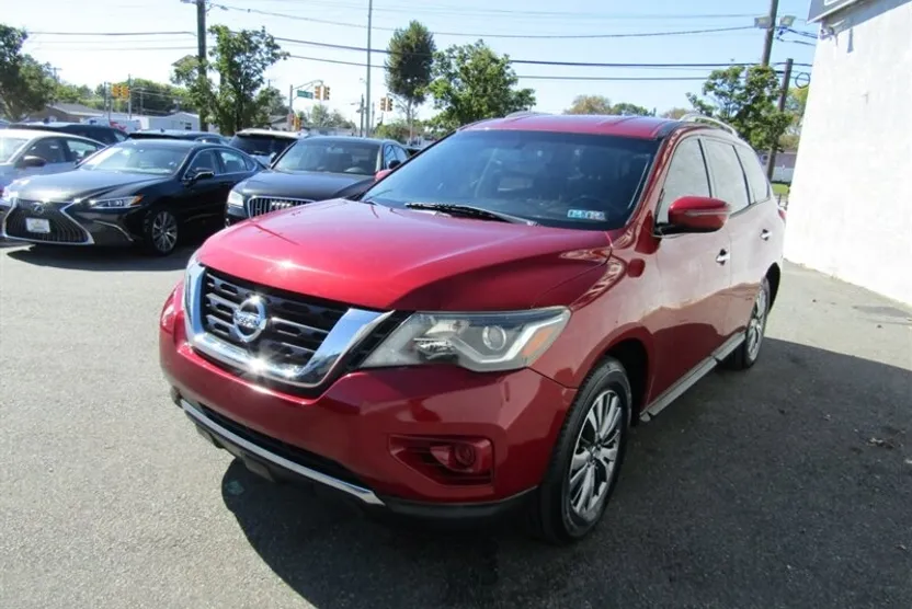 2018 Nissan Pathfinder SV photo 1