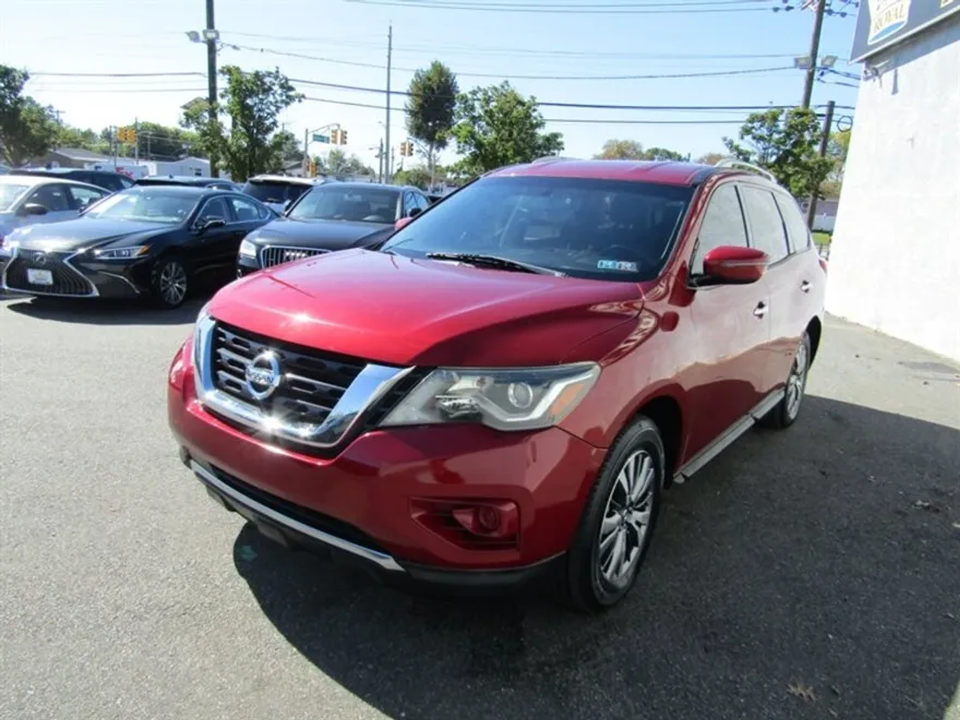 2018 Nissan Pathfinder SV photo 1