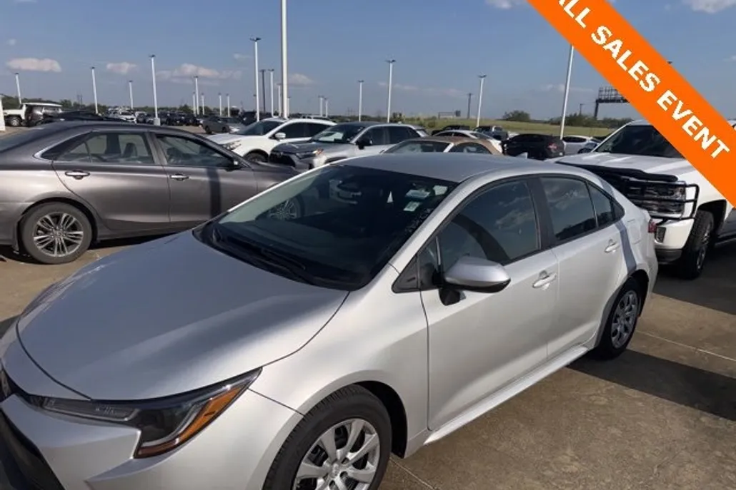 2024 Toyota Corolla LE photo 1