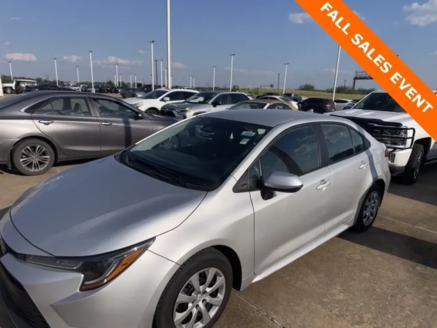 2024 Toyota Corolla LE photo 1