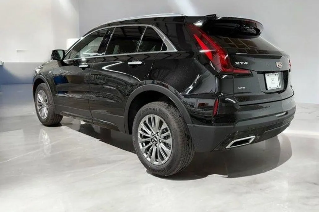 2025 Cadillac XT4 Premium Luxury photo 1