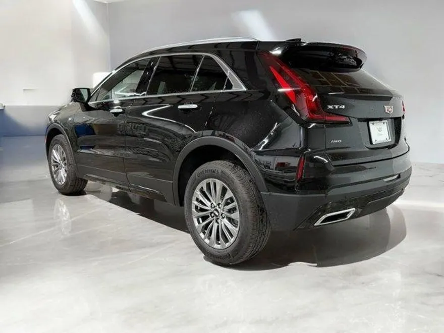 2025 Cadillac XT4 Premium Luxury photo 1