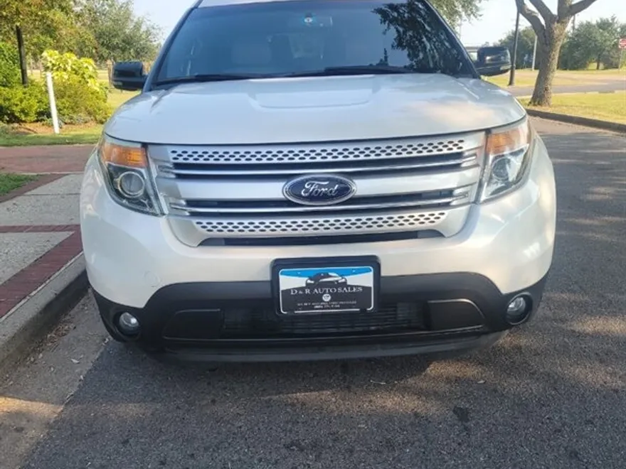 2012 Ford Explorer XLT photo 1