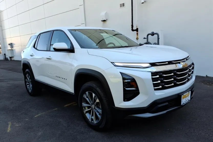 2026 Chevrolet Equinox LT photo 1