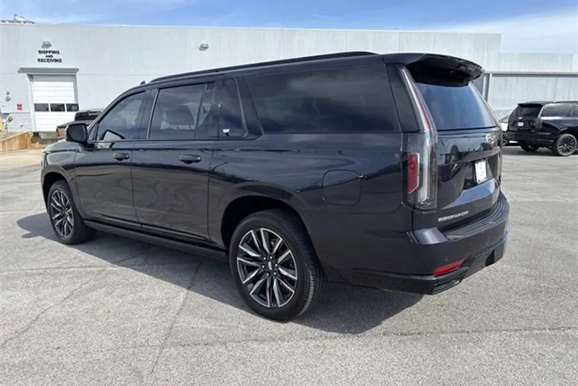 2022 Cadillac Escalade ESV Sport photo 1