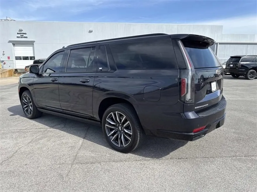 2022 Cadillac Escalade ESV Sport photo 1