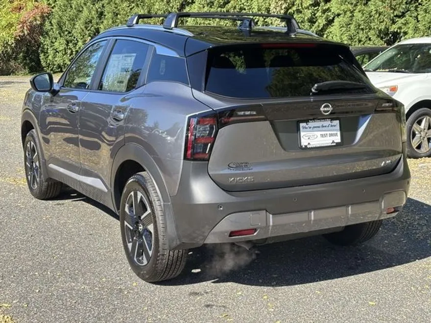 2026 Nissan Kicks SV photo 1