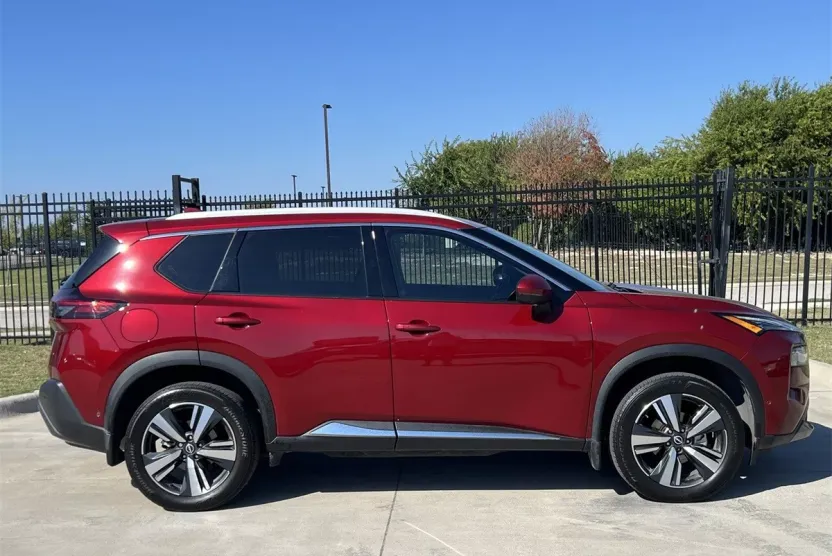 2023 Nissan Rogue SL photo 1