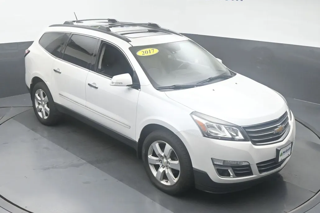 2017 Chevrolet Traverse Premier photo 1