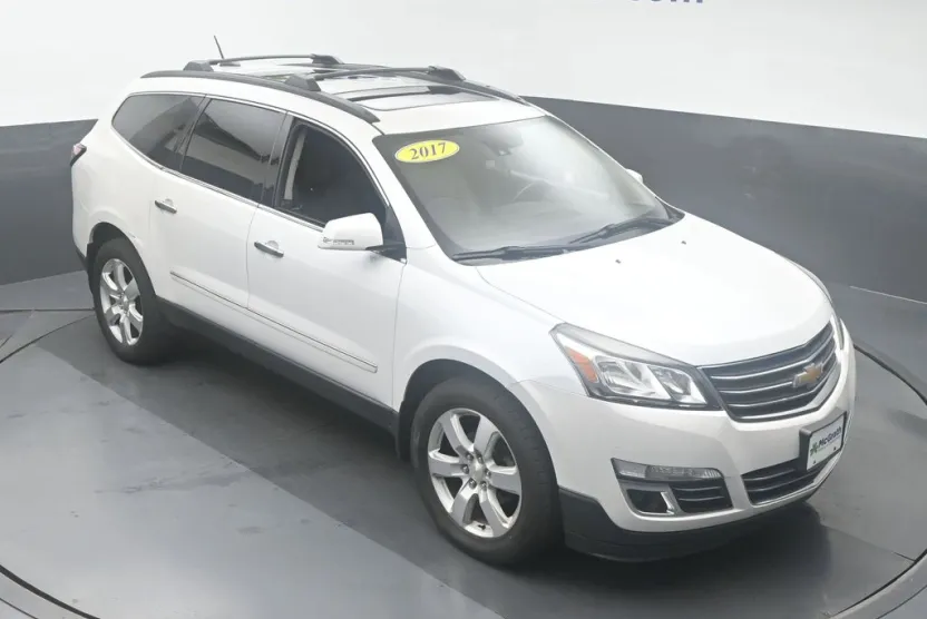 2017 Chevrolet Traverse Premier photo 1