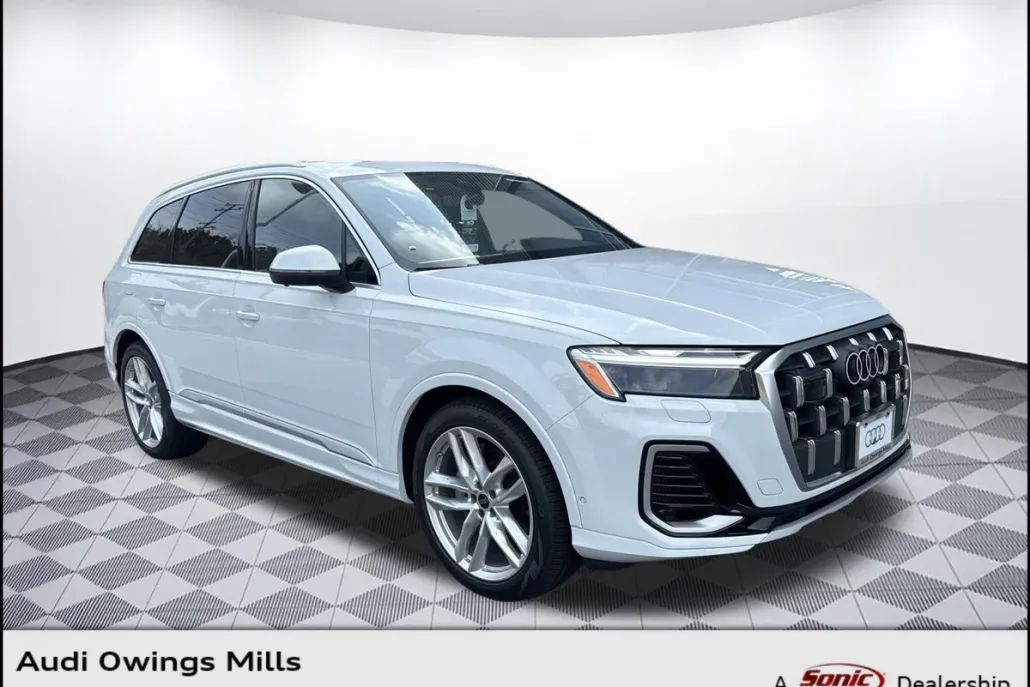 2025 Audi Q7 55 Premium Plus photo 1