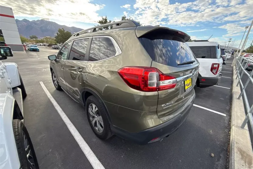2022 Subaru Ascent Premium photo 1