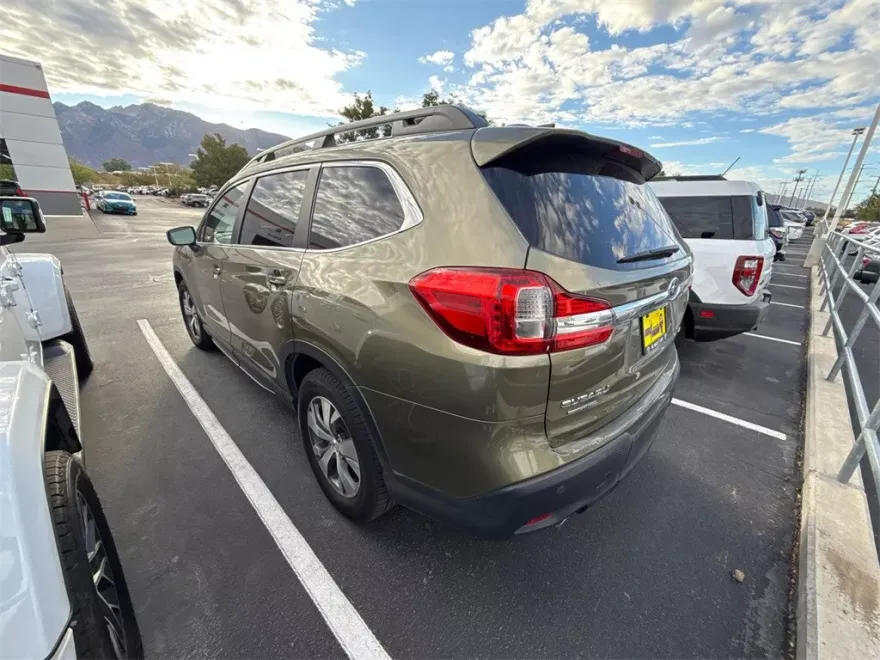 2022 Subaru Ascent Premium photo 1