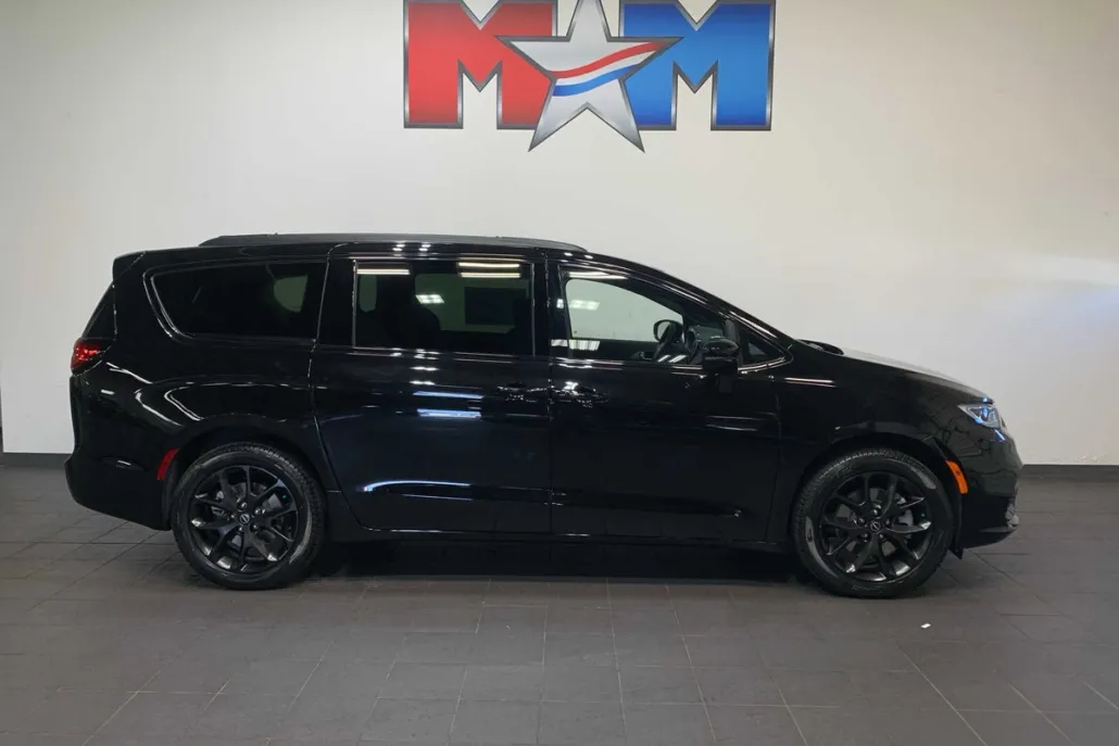 2026 Chrysler Pacifica Limited photo 1