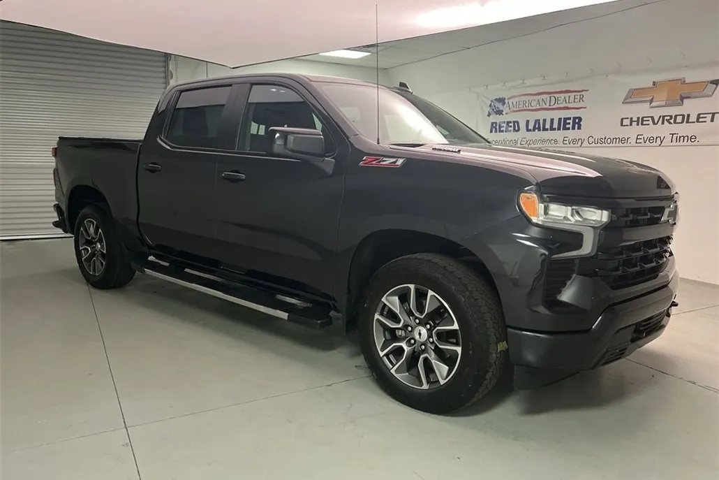2023 Chevrolet Silverado RST photo 1