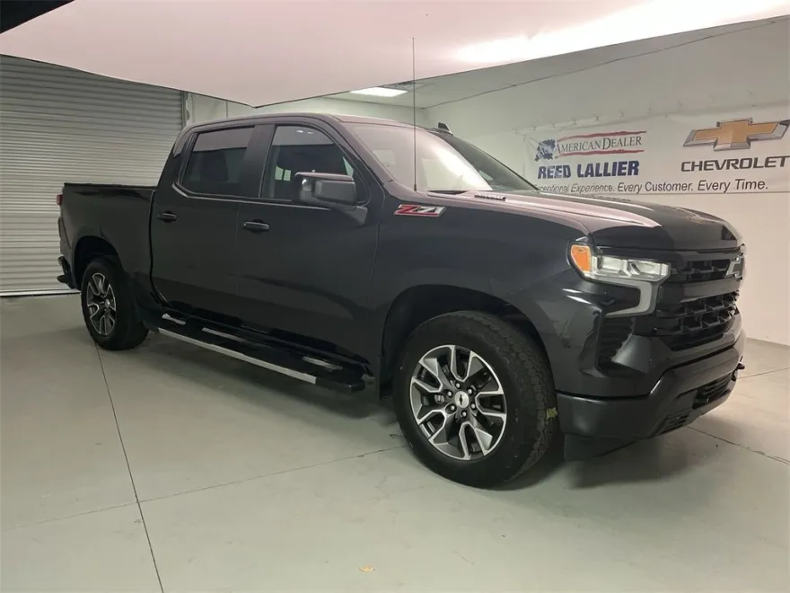 2023 Chevrolet Silverado RST photo 1